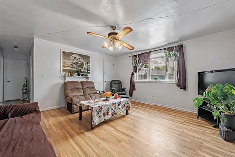 637 Chestnut St, Irwin, PA 15642 photo 4