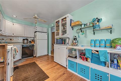 637 Chestnut St, Irwin, PA 15642 photo 6