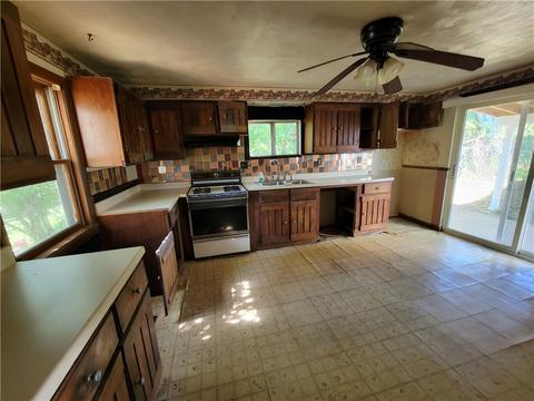 12 Porter Rd, New Eagle, PA 15067 photo 9