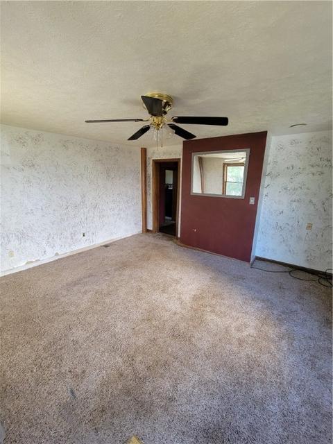 12 Porter Rd, New Eagle, PA 15067 photo 4