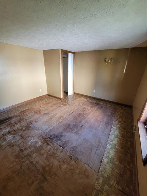 12 Porter Rd, New Eagle, PA 15067 photo 5