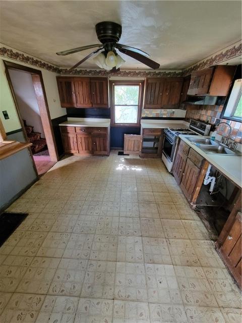12 Porter Rd, New Eagle, PA 15067 photo 8