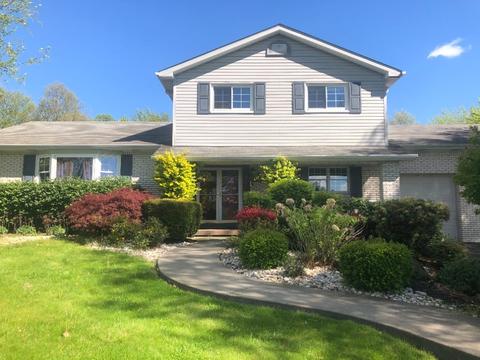 1112 Windcrest Dr, Greensburg, PA 15601