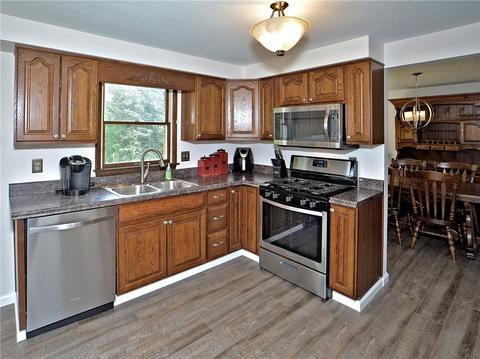 13 Weller Dr, Irwin, PA 15642 photo 3