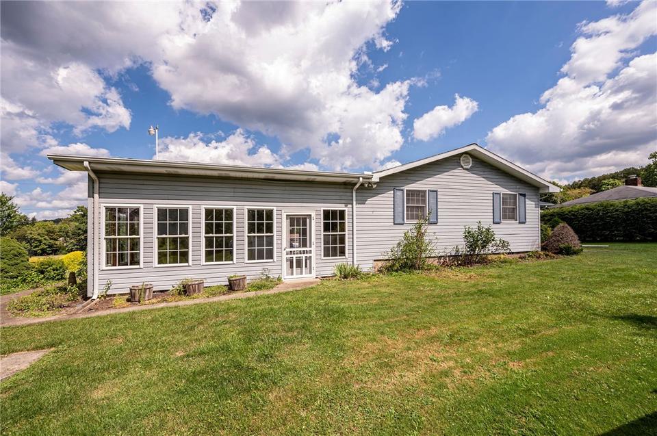  531 Calvin Ln, Latrobe, PA 15650 photo 4