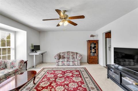 1305 Michael Dr, Pittsburgh, PA 15227 photo 4