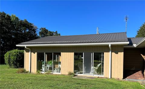 652 E Crestview Dr, Transfer, PA 16154 photo 4
