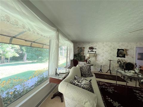 652 E Crestview Dr, Transfer, PA 16154 photo 7