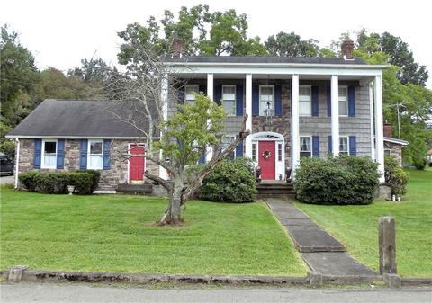 132 Bennington Rd, Hopwood, PA 15445