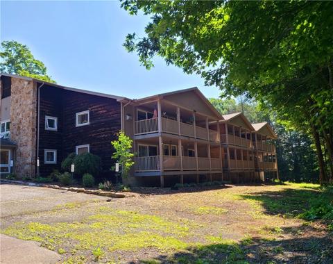 115 St Clair Ct #2F, Central City, PA 15926