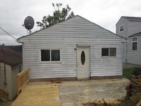 2027 Woodmont Ave, Arnold, PA 15068
