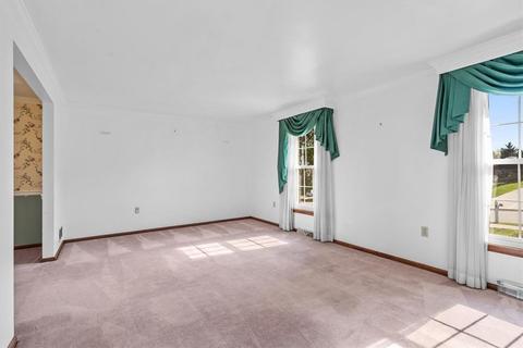 6978 Berkshire Dr, Export, PA 15632 photo 4