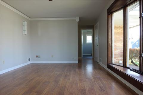 39 E 4th Ave, Latrobe, PA 15650 photo 4