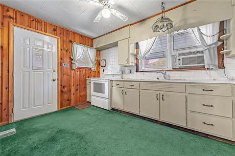 137 E 3rd St, Derry, PA 15627 photo 8
