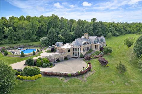 2 Deer Hollow Dr, Presto, PA 15142