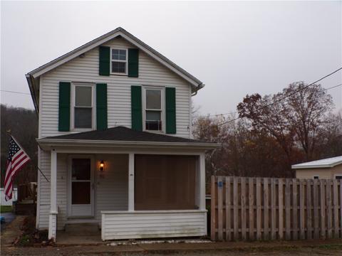 90 Arch St, Creekside, PA 15732