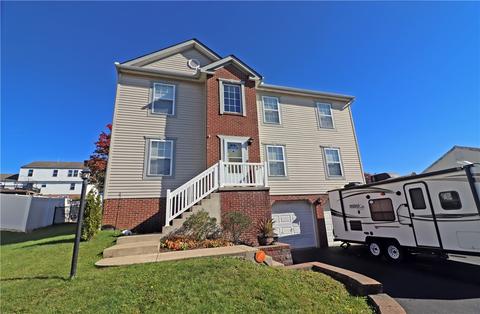 113 Stratford Ct, New Stanton, PA 15672