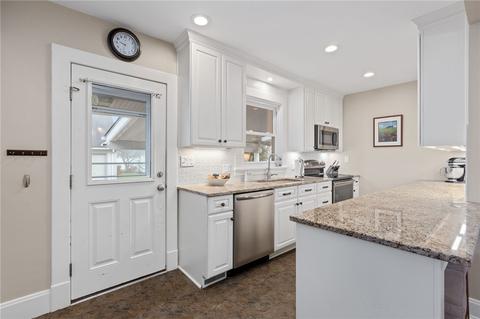 323 E Spring St, Zelienople, PA 16063 photo 10