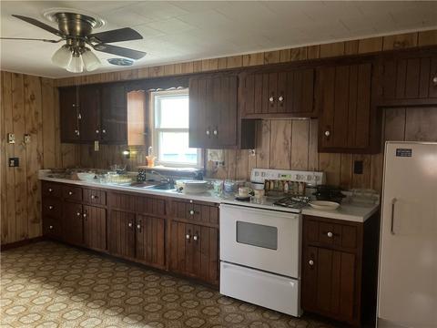 910 Eckman Ln, Apollo, PA 15613 photo 9