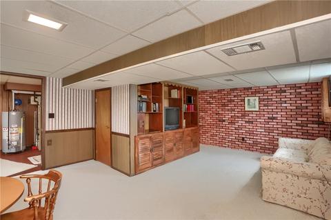237 Burch Dr, Coraopolis, PA 15108 photo 5