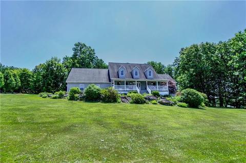 101 Greenbrier Dr, Fairchance, PA 15436