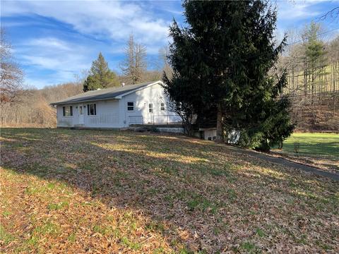 330 Rural Valley Rd, Claysville, PA 15323