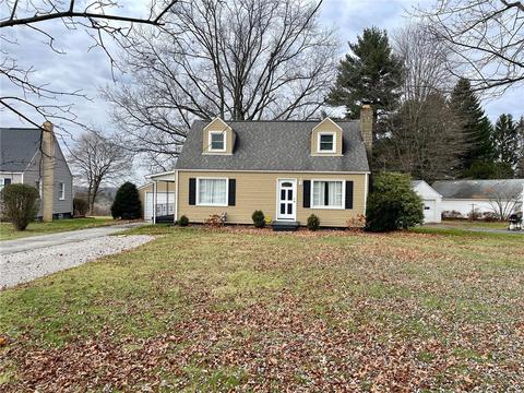 2416 Willowhurst Cir, New Castle, PA 16101