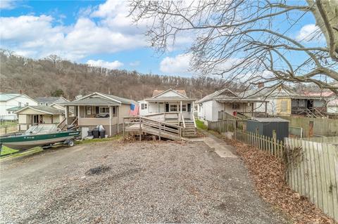 642 Zane Ave, Lower Burrell, PA 15068