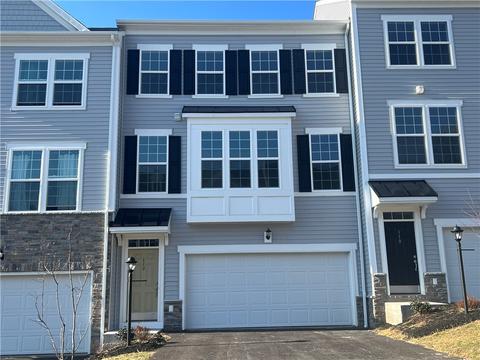 112 Sweetwater Dr, Coraopolis, PA 15108