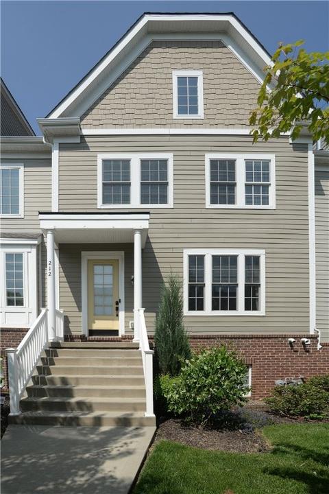 212 Venango Trl, Mars, PA 16046