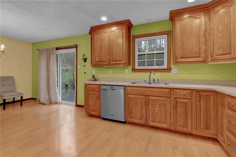 167 Edgewater Dr, Monaca, PA 15061 photo 4