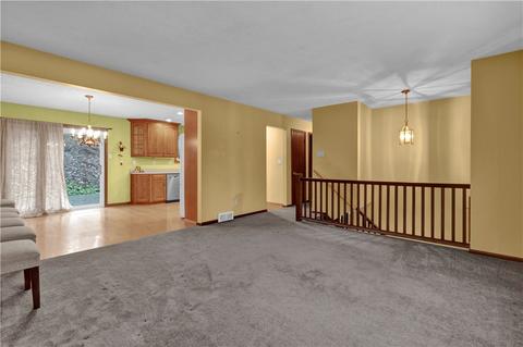 167 Edgewater Dr, Monaca, PA 15061 photo 2