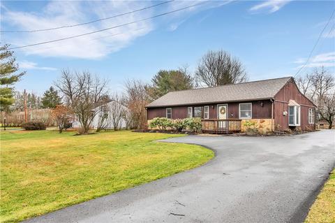 5190 Hardt Rd, Hampton, PA 15044 photo 2