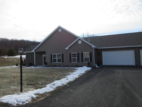 136 Clearwater Dr, Ellwood City, PA 16117