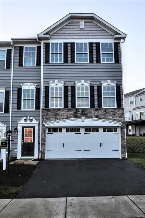 219 Lockheed Dr, Mooncrescent Twp, PA 15108 photo 1