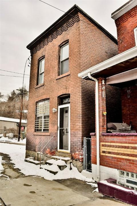 553 Corey Ave, Braddock, PA 15104 photo 2