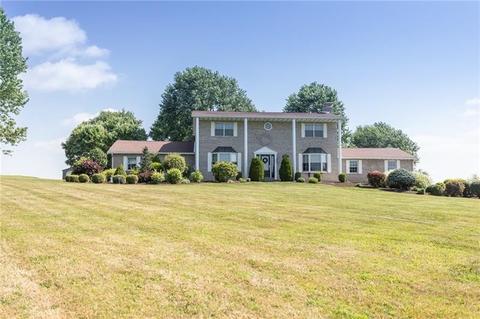 407 Amity Dr, Connellsville, PA 15425
