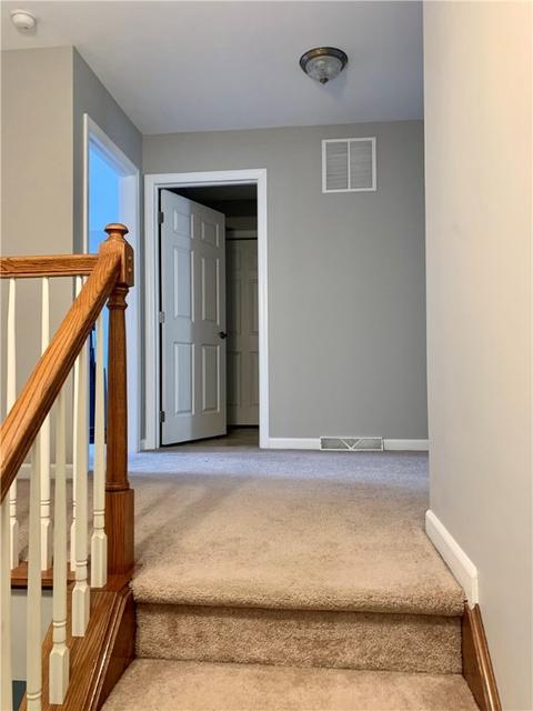 305 Adele Ct, Pittsburgh, PA 15229 photo 9