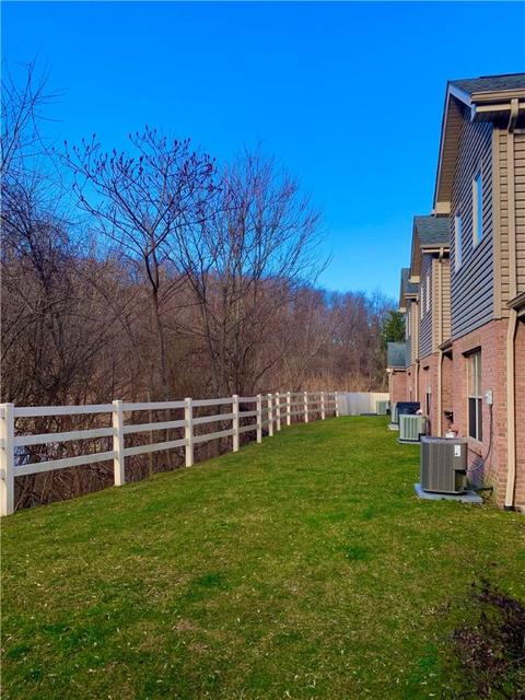 305 Adele Ct, Pittsburgh, PA 15229 photo 2