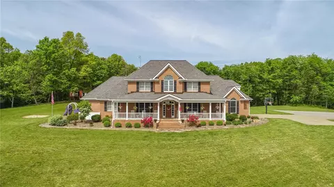 138 Horseshoe Dr, Freeport, PA 16229