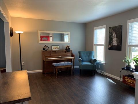 110 Eric Dr, Beaver, PA 15009 photo 3