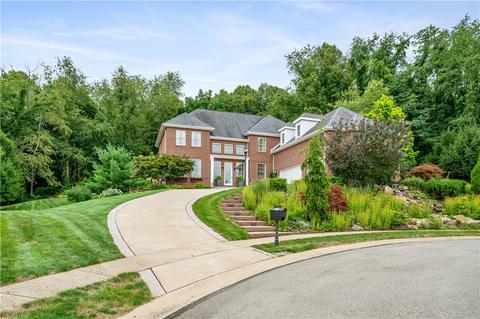 1329 Hemlock Dr, North Huntingdon, PA 15642