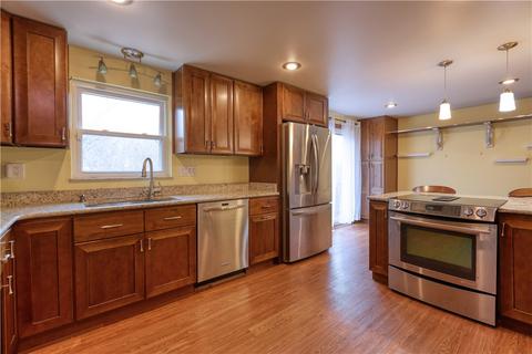 140 Dover Dr, Coraopolis, PA 15108 photo 3