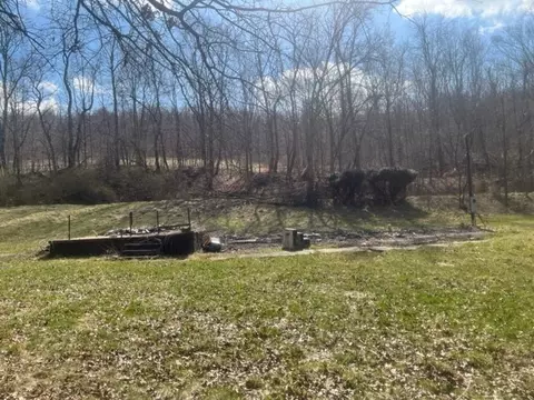 14 Locust Grove Ln, Mcdonald, PA 15057