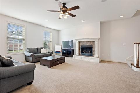 546 E Vanderbilt Dr, Mars, PA 16046 photo 4