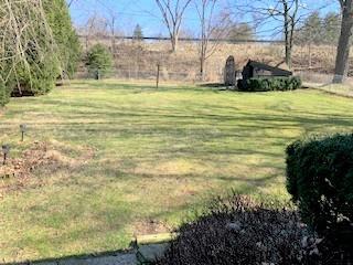 9 Oak Ln, Eighty Four, PA 15330 photo 2