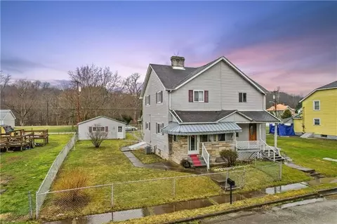 727 Riverside Dr, La Belle, PA 15450