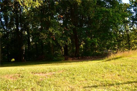 137 Lynwood Dr, Evans City, PA 16033