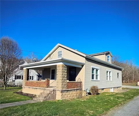 703 Peer St, Smithton, PA 15479