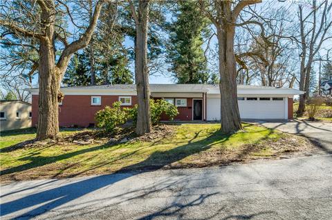 27 N Johnson Rd, Chartiers, PA 15342
